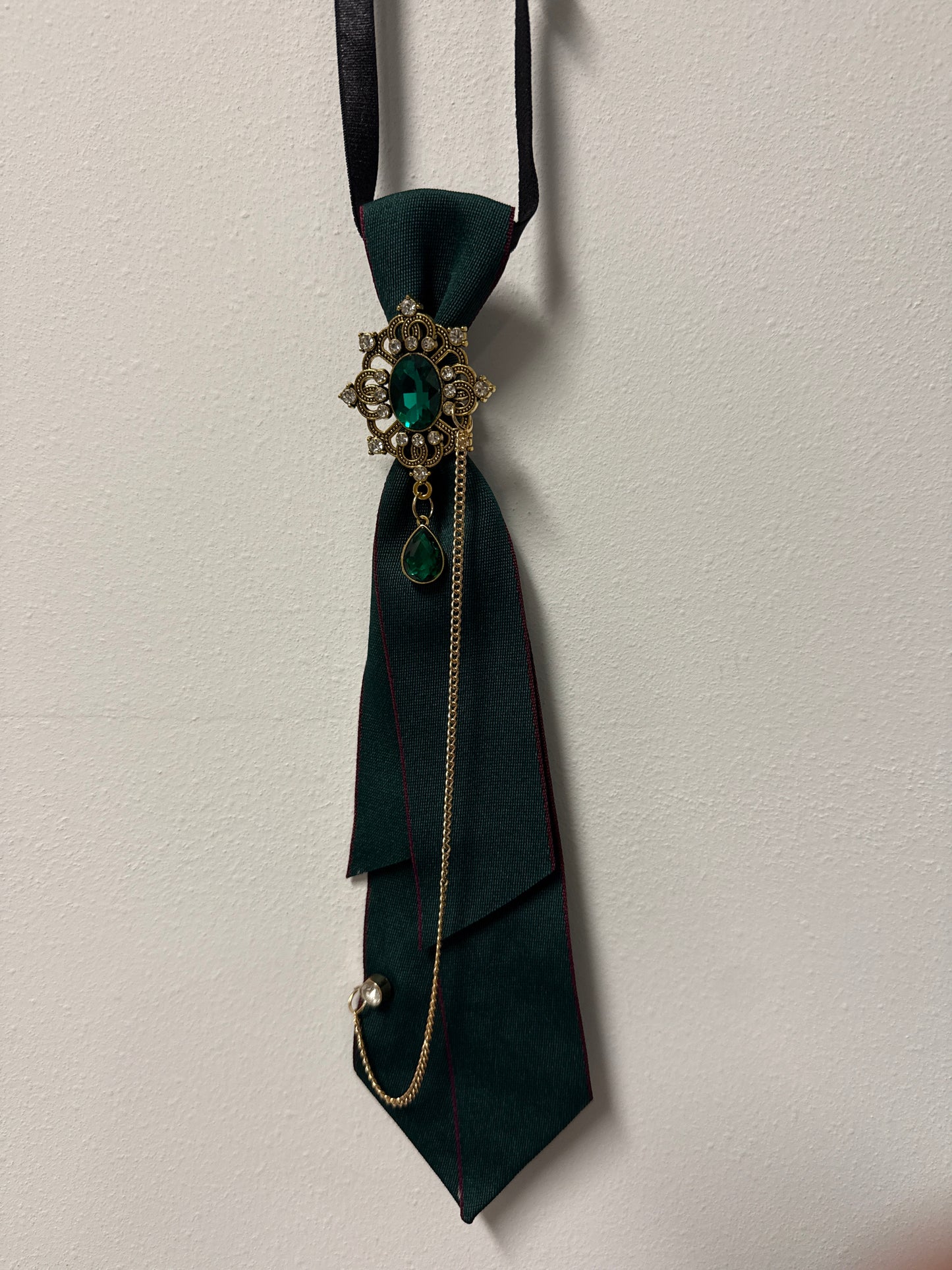 Elegant Necktie with Decorative Brooch and Chain Detail