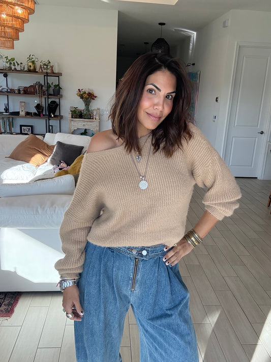 OVERSIZED FUZZY SWEATER