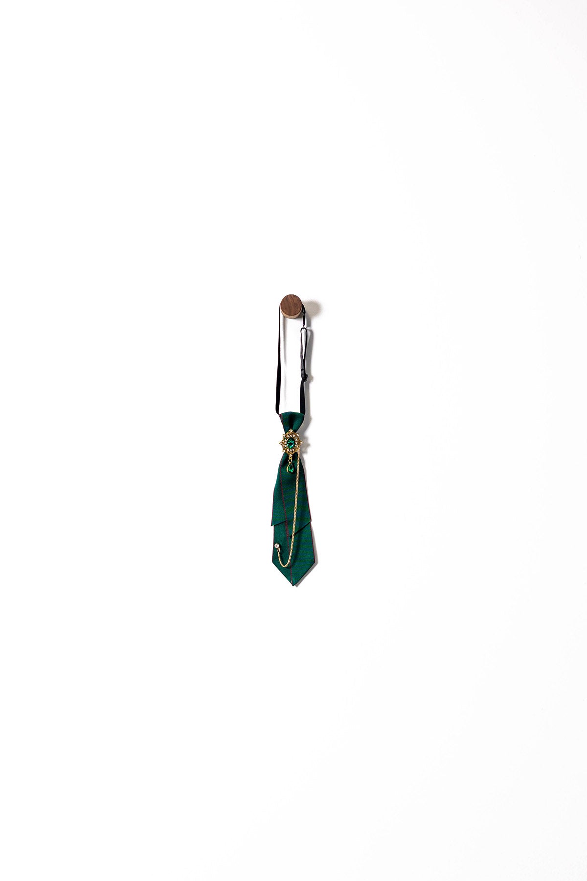 Elegant Necktie with Decorative Brooch and Chain Detail