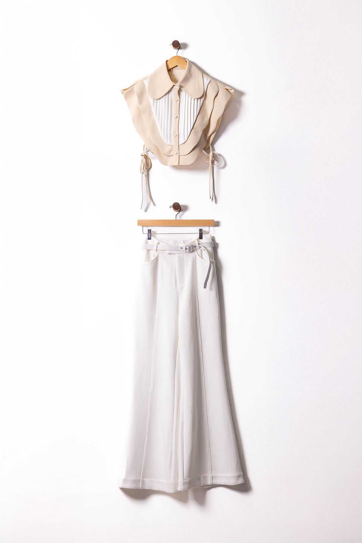 Ivory Scallop Collar & Belted Wide-Leg SET
